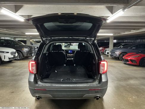 Used 2022 Ford Explorer XLT w/ Equipment Group 202A RWD image 10