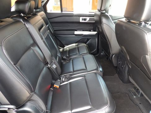 Used 2024 Ford Explorer XLT w/ Equipment Group 202A RWD image 14