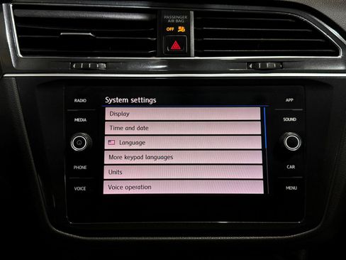 Used 2019 Volkswagen Tiguan SE FWD image 39