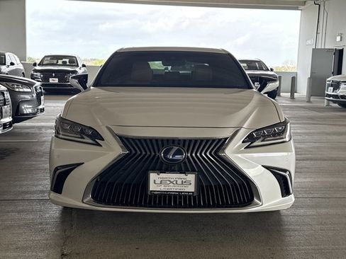 Used 2019 Lexus ES 300h Ultra Luxury w/ Accessory Package 2 image 7