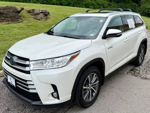 Used 2019 Toyota Highlander XLE AWD/4WD image 1