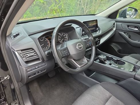 Certified 2025 Nissan Rogue SV FWD image 17