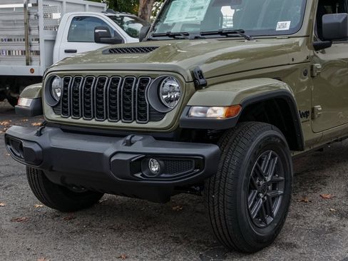 New 2026 Jeep Gladiator Sport image 9