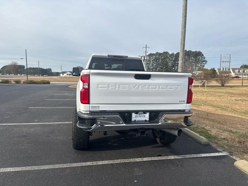Used 2020 Chevrolet Silverado 2500 LTZ w/ LTZ Texas Edition image 6