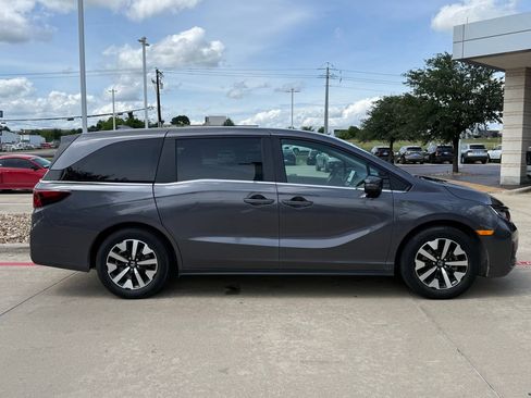 Used 2025 Honda Odyssey EX-L image 9