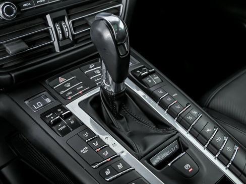 Used 2020 Porsche Macan Turbo image 39