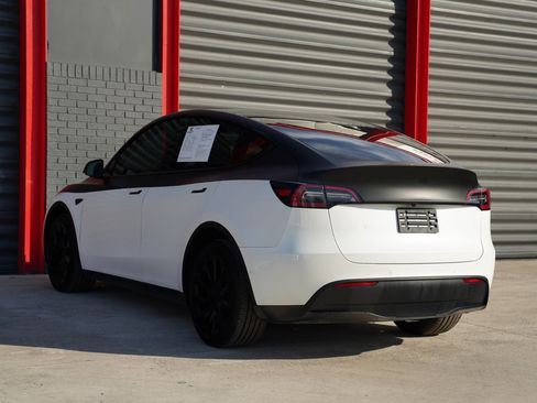 Used 2021 Tesla Model Y Long Range image 8