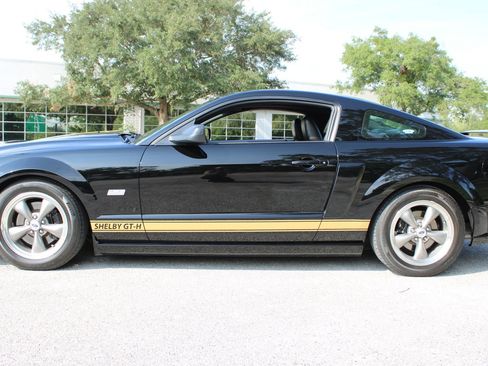Used 2006 Ford Mustang GT RWD image 9