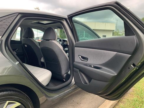 New 2025 Hyundai Elantra Limited image 61