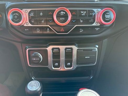 Used 2021 Jeep Wrangler Sport S image 24