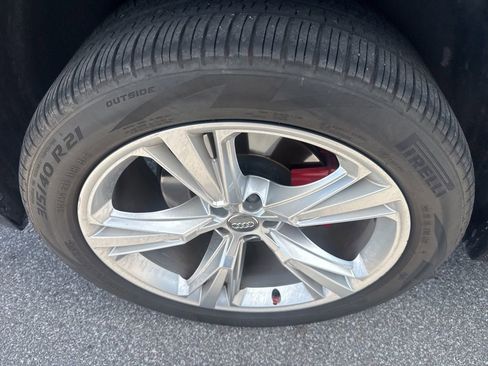 Used 2019 Audi Q8 Premium Plus w/ Premium Plus image 11