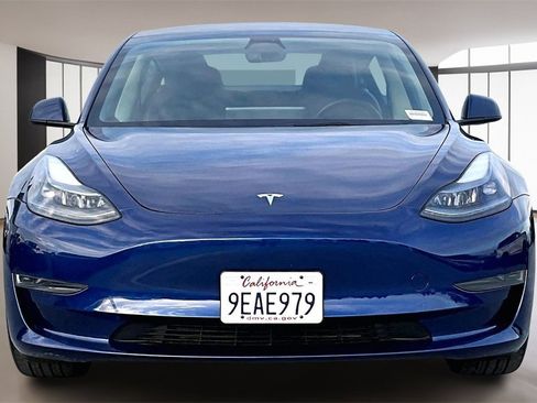 Used 2023 Tesla Model 3 Standard Range image 2