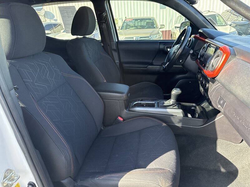 Used 2016 Toyota Tacoma TRD Sport AWD/4WD image 22