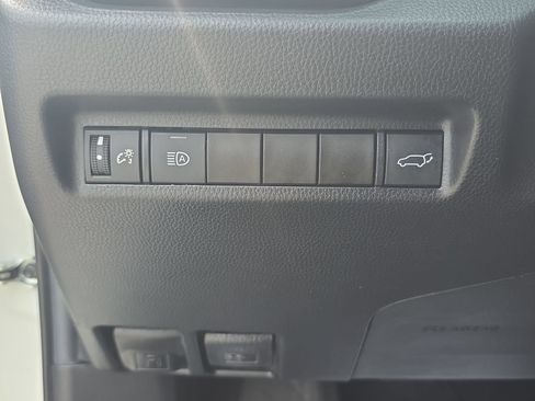 Used 2021 Toyota RAV4 XLE w/ Convenience Package FWD image 23