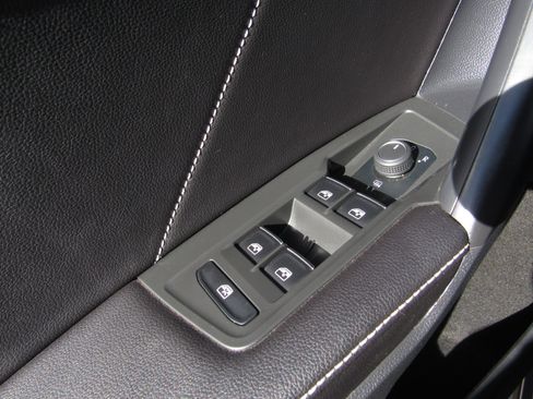 Used 2024 Volkswagen Tiguan Wolfsburg Edition image 24