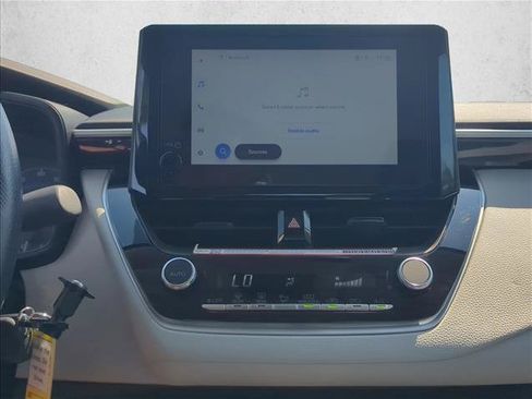 Used 2025 Toyota Corolla LE FWD image 18