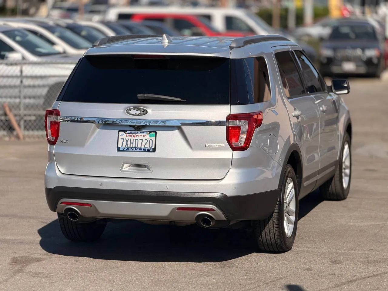 Used 2017 Ford Explorer XLT FWD image 16