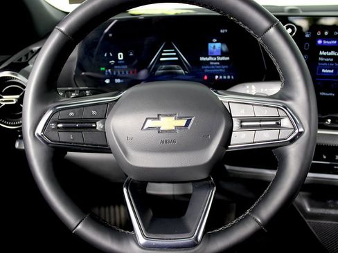 Used 2025 Chevrolet Equinox LT image 11