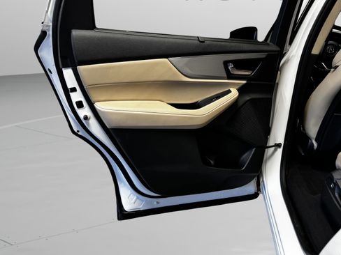 Certified 2023 Acura MDX FWD w/ Technology Package image 13