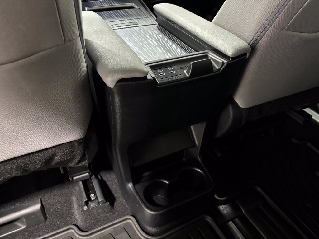 Used 2026 Toyota Sienna LE FWD image 50