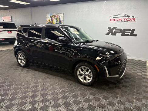 Used 2023 Kia Soul LX w/ LX Technology Package FWD image 2
