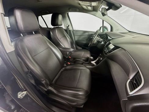 Used 2017 Chevrolet Trax LT w/ LT Convenience Package AWD/4WD image 27