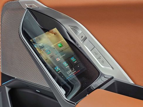 New 2025 BMW i7 xDrive60 w/ Executive Package image 14