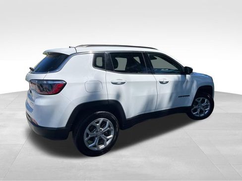 Used 2024 Jeep Compass Latitude AWD/4WD image 6