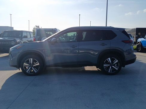 Used 2024 Nissan Rogue SL FWD image 9