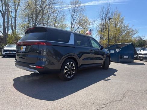 Used 2024 Kia Carnival EX FWD image 3