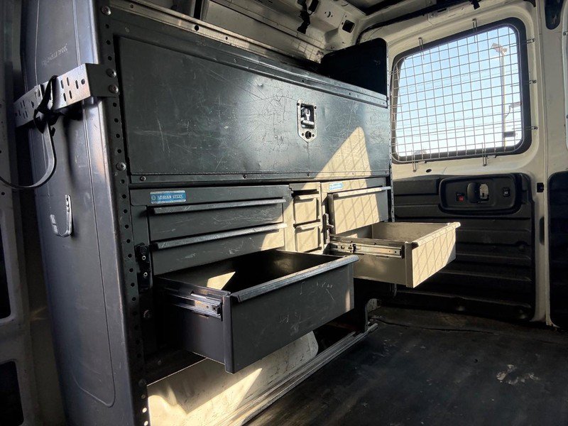Used 2015 Chevrolet Express 3500 RWD image 16