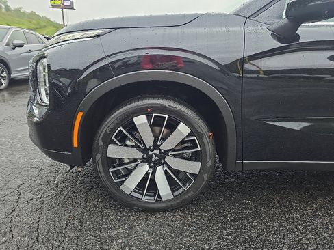 New 2025 Mitsubishi Outlander SE image 8