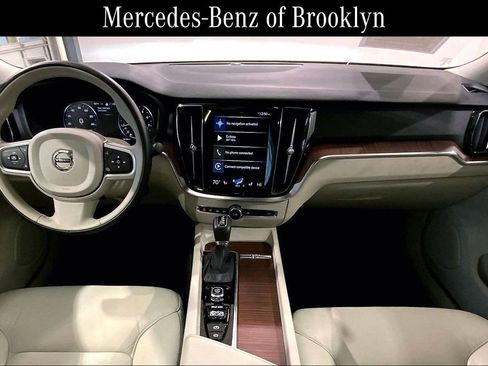 Used 2021 Volvo S60 T5 Momentum image 15