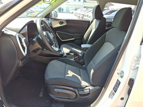 Certified 2023 Kia Soul LX w/ LX Technology Package image 18