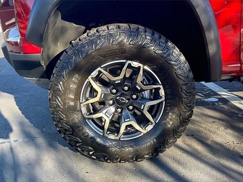 Used 2024 Chevrolet Colorado ZR2 w/ ZR2 Convenience Package III image 9