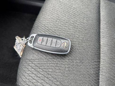 Used 2025 Nissan Rogue SV FWD image 21