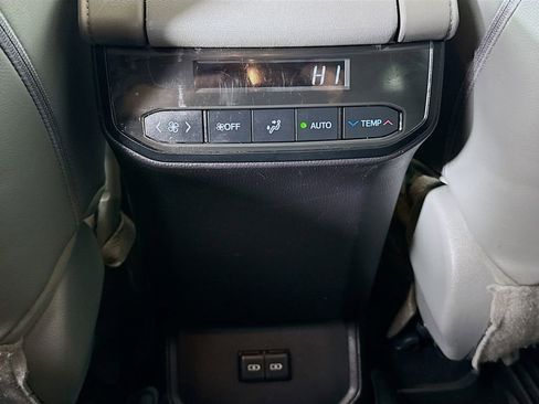 Certified 2022 Toyota Highlander XLE image 25