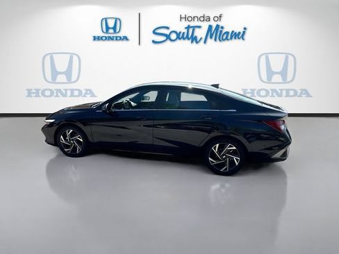 Used 2025 Hyundai Elantra Limited FWD image 4