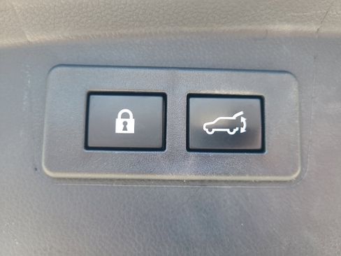 Used 2024 Subaru Outback Premium image 11