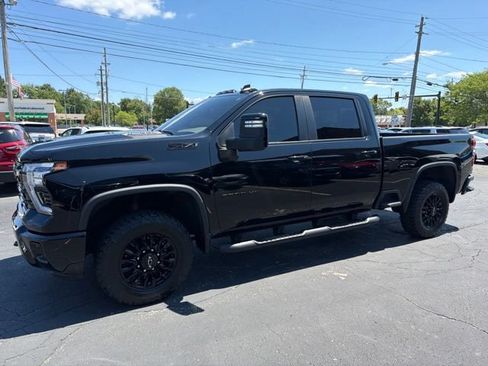 Certified 2024 Chevrolet Silverado 2500 LT w/ Midnight Edition AWD/4WD image 3