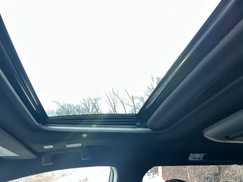 Used 2025 Toyota Sienna Platinum image 16