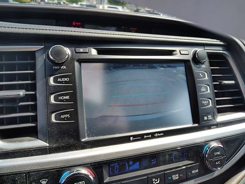 Used 2017 Toyota Highlander XLE AWD/4WD image 16