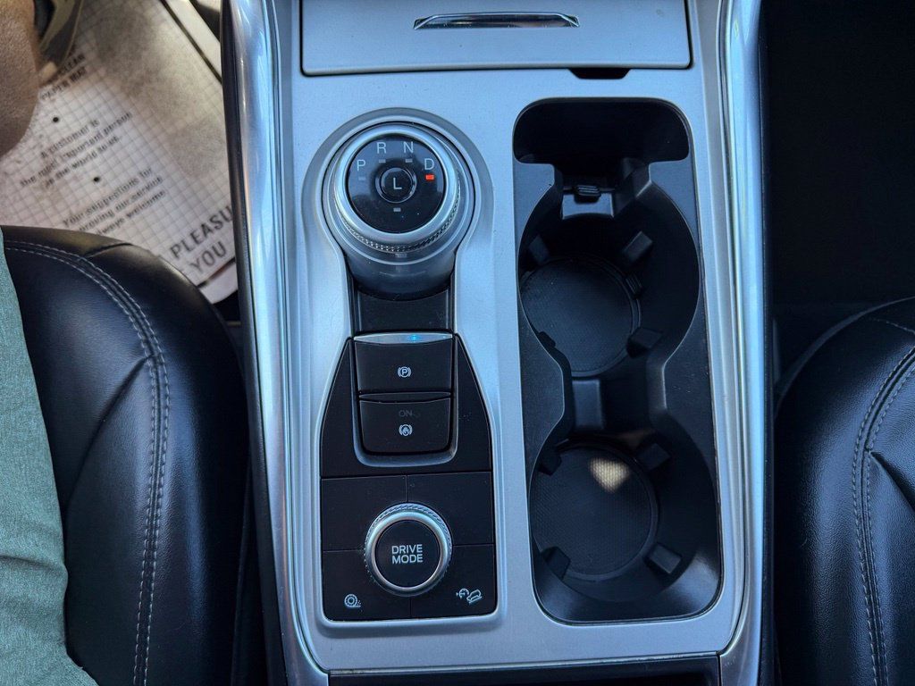 Used 2022 Ford Explorer XLT w/ Equipment Group 202A AWD/4WD image 11