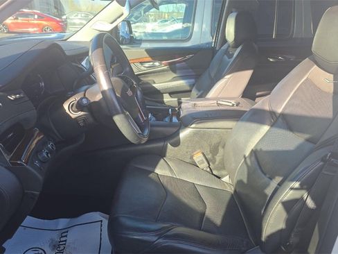 Used 2018 Cadillac Escalade ESV Luxury image 7