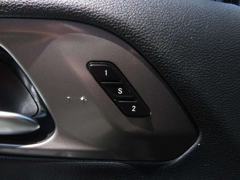 Used 2025 Chrysler Pacifica Select FWD image 24