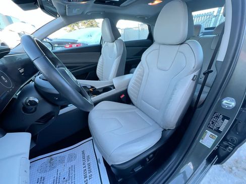 Used 2024 Hyundai Elantra Limited image 11