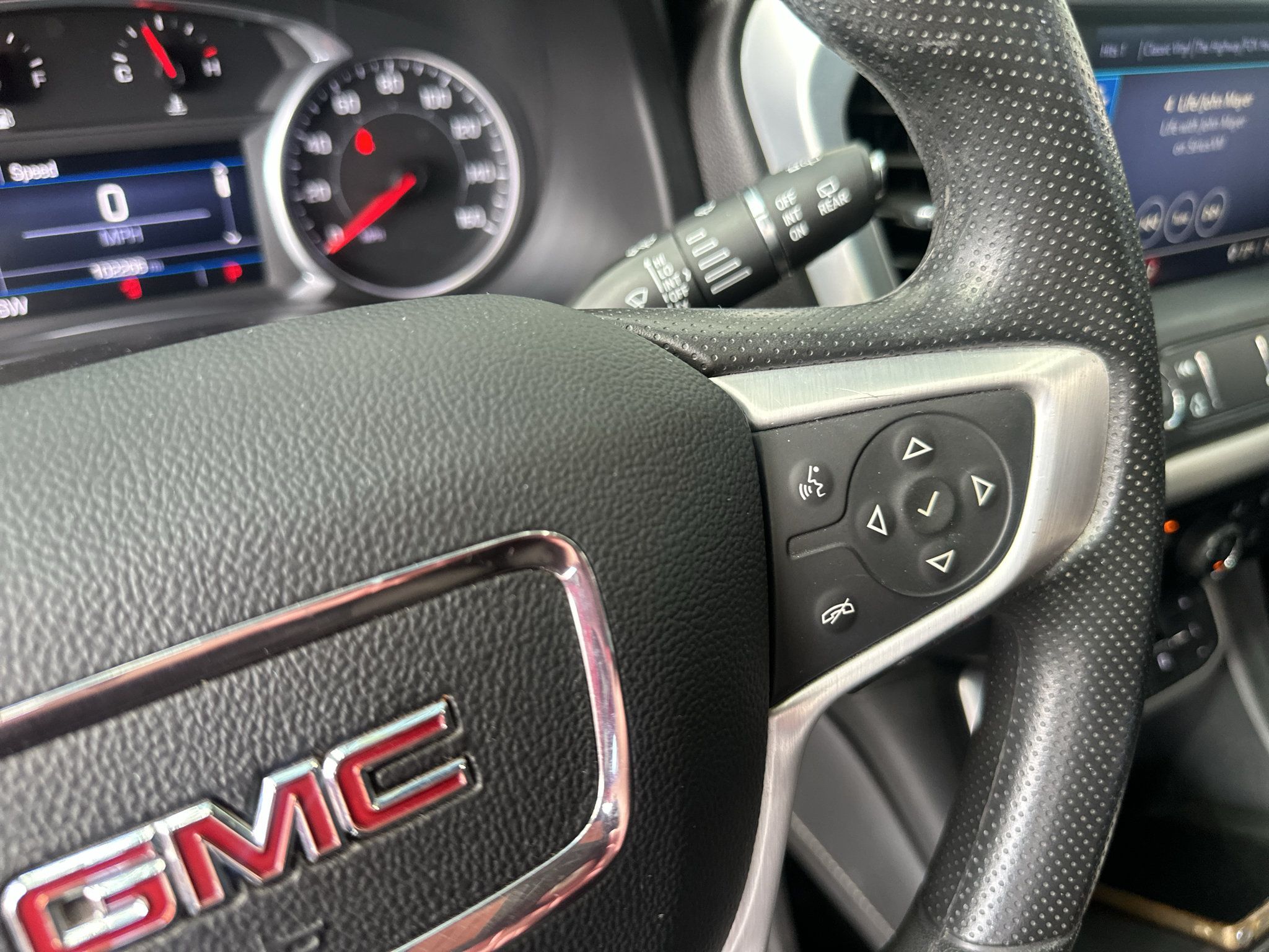 Used 2021 GMC Acadia SLE FWD image 16