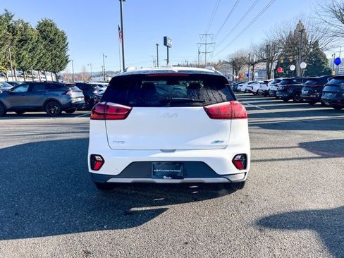 Certified 2022 Kia Niro LXS w/ Digital Cluster Package image 9