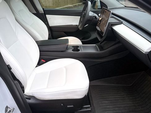 Used 2022 Tesla Model Y Performance image 28