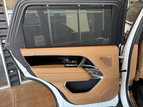 Used 2025 Land Rover Range Rover Long Wheelbase SE AWD/4WD image 33